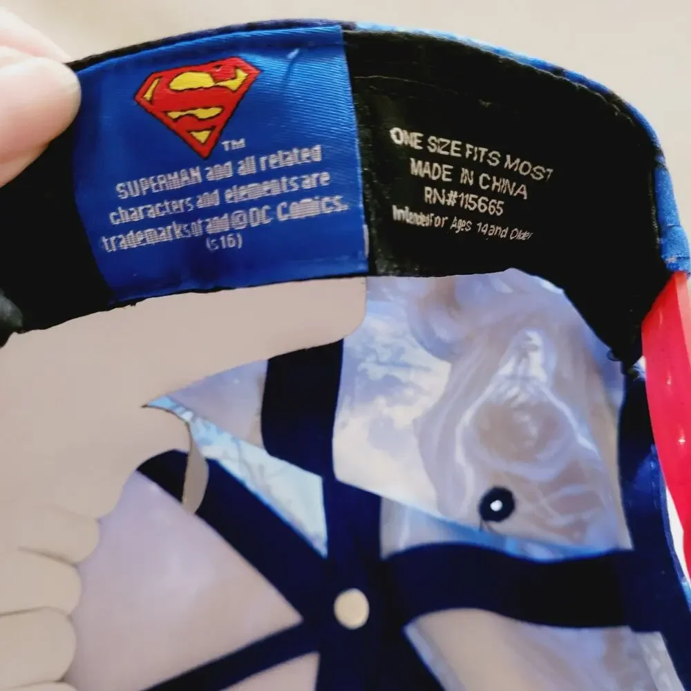 Snapback Superman red and blue graphic hat